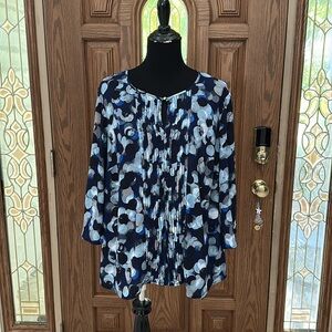 055 Roz & Ali Blue & White Circle Pattern Top